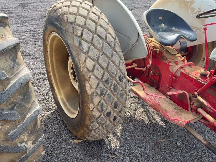 ford-tractor-image-7