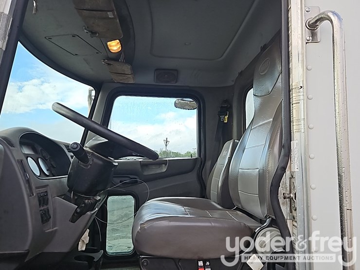 2017-peterbilt-337-image-24