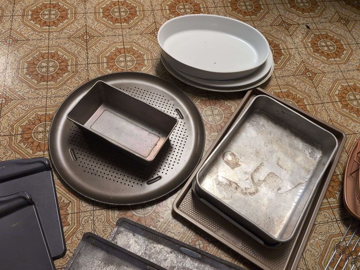 assorted-kitchenware:-baking-pans,-dishes,-and-stanley-thermos-image-5