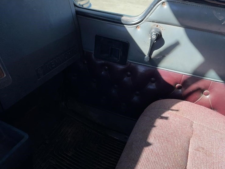 1999-kenworth-t800-image-61