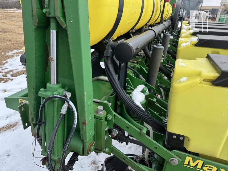 john-deere-1750-image-11