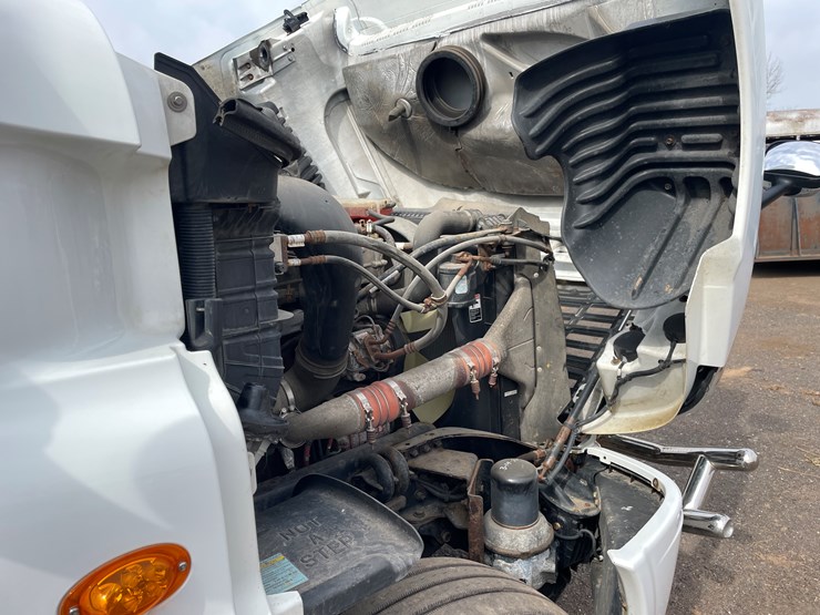 #232-•-2016-freightliner-truck-tractor-(has-wi-title)-(mora,-mn)-image-42