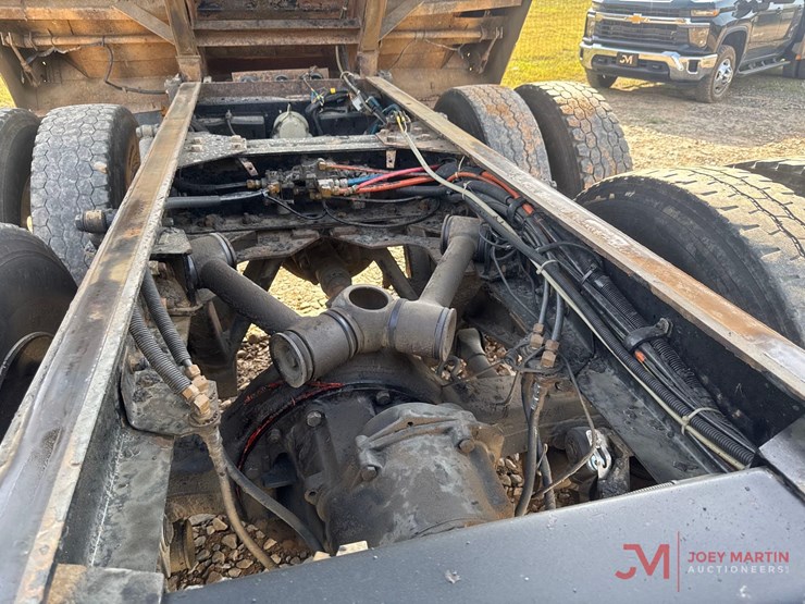 1999-peterbilt-357-image-27