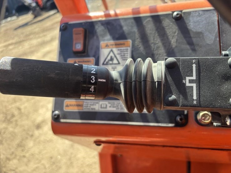 2014-jlg-8042-image-28