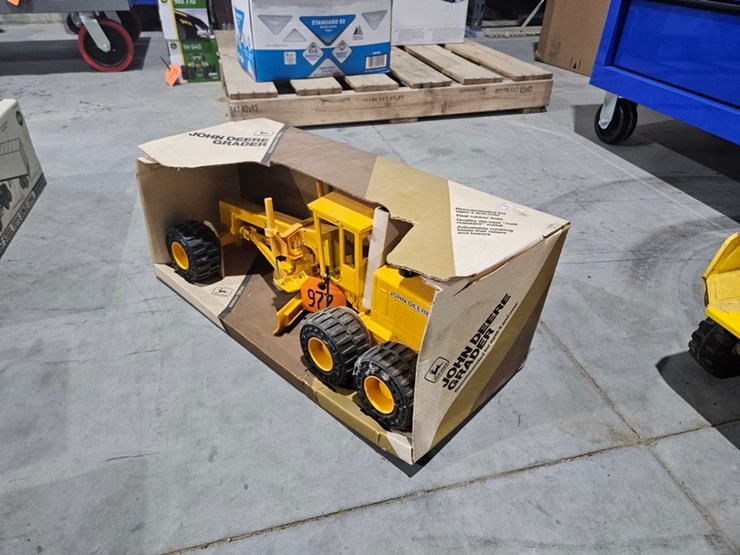 #977-•-john-deere-772b-1/16-die-cast-toy-grader-image-6