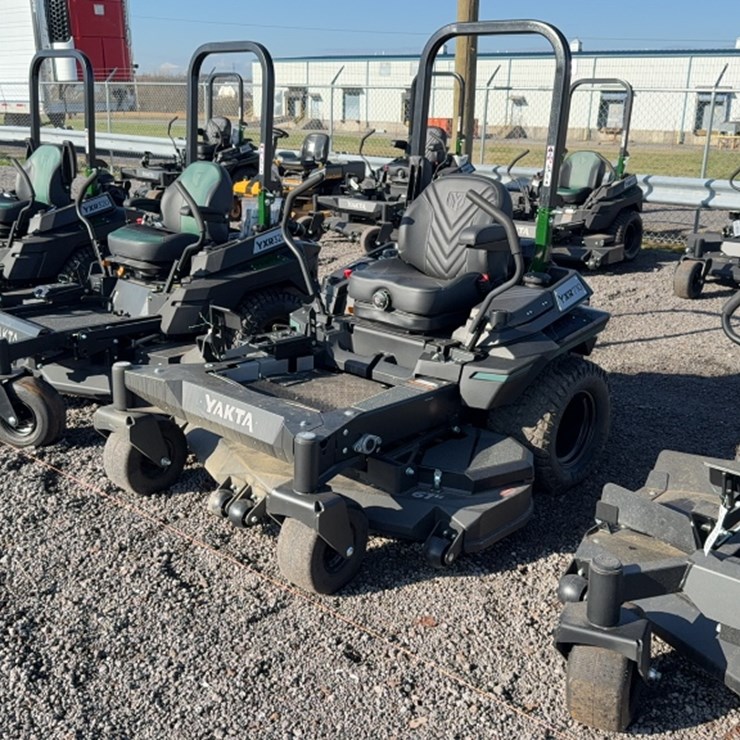 #4051 • YAKTA YXR 710 ZERO TURN MOWER