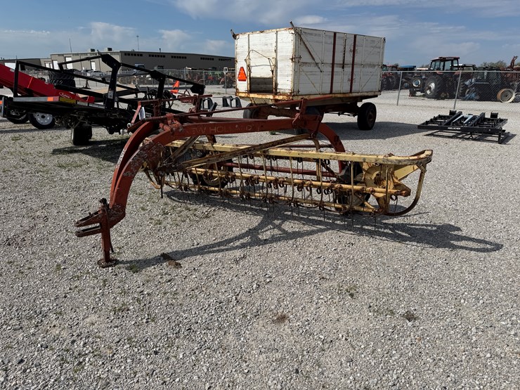 new-holland-258-image-1