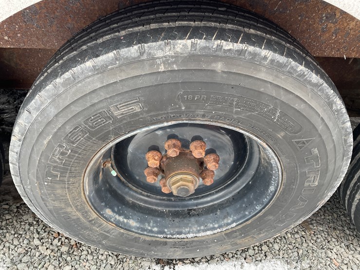 #280-•-2015-united-uxgn-8.536tr80-(3)-axle-enclosed-trailer-(has-wi.-title)-(mason,-wi)-image-10