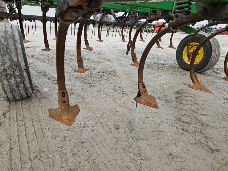 2013-john-deere-2210-image-7