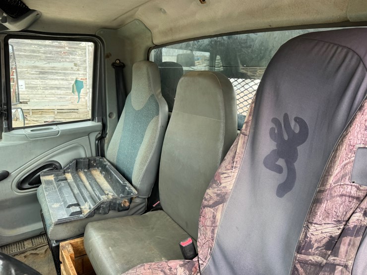 2003-international-durastar-4300-image-30