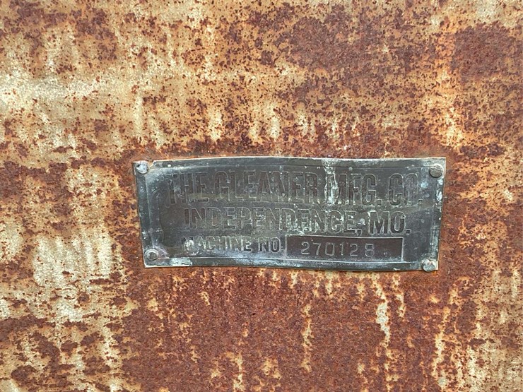 gleaner-fordson-mounted-combine-image-29