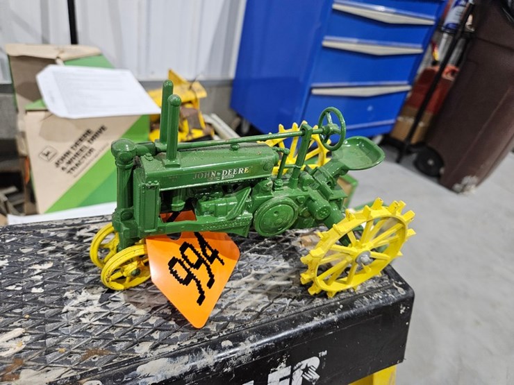 #994-•-john-deere-model-g-1/16-die-cast-toy-tractor-image-1