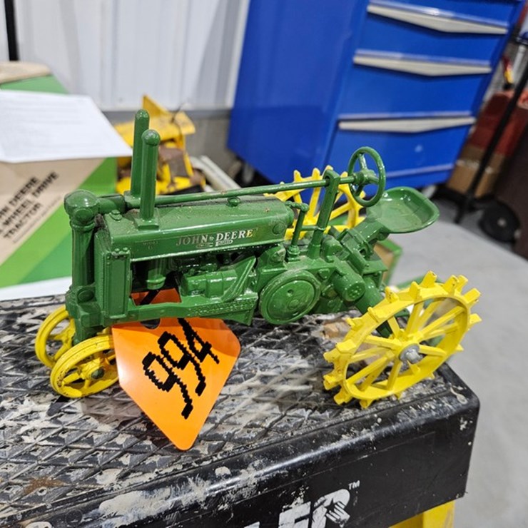 #994 • John Deere Model G 1/16 Die Cast Toy Tractor