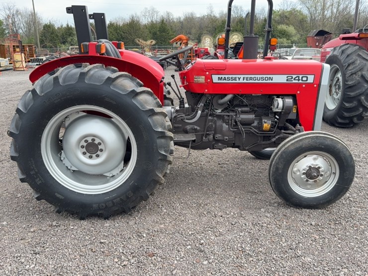 massey-ferguson-240-image-5