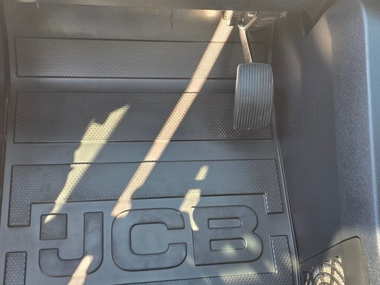 2024-jcb-215-image-51