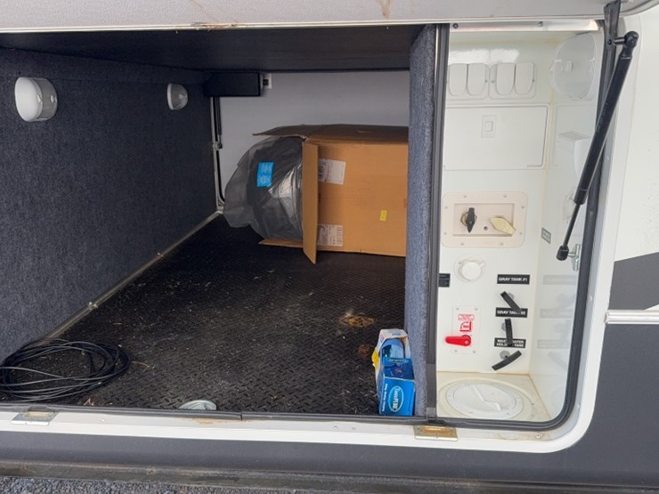 #3003-•-2014-big-horn-39'-5th-wheel-camper-image-17