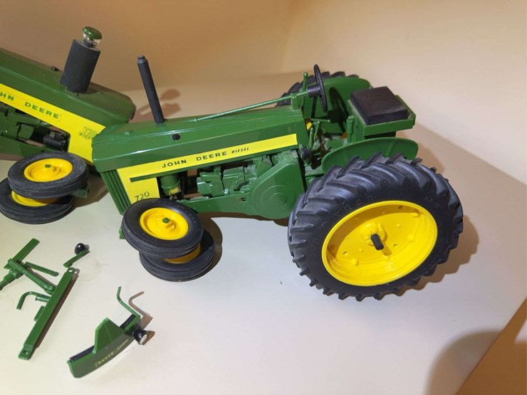 john-deere-720-image-3