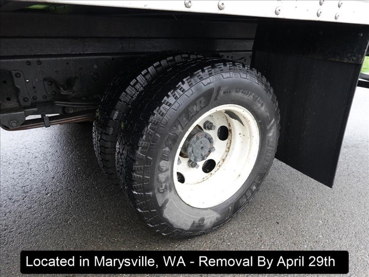 2016-isuzu-nqr-image-12