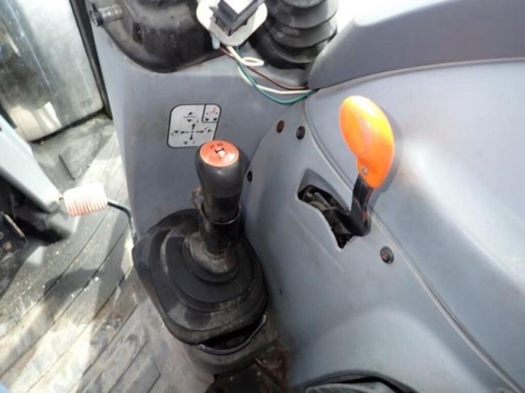 2014-new-holland-t4.75-image-16