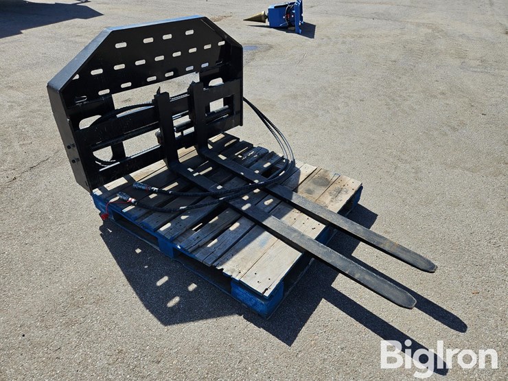 2025-massey-ferguson-730-image-3