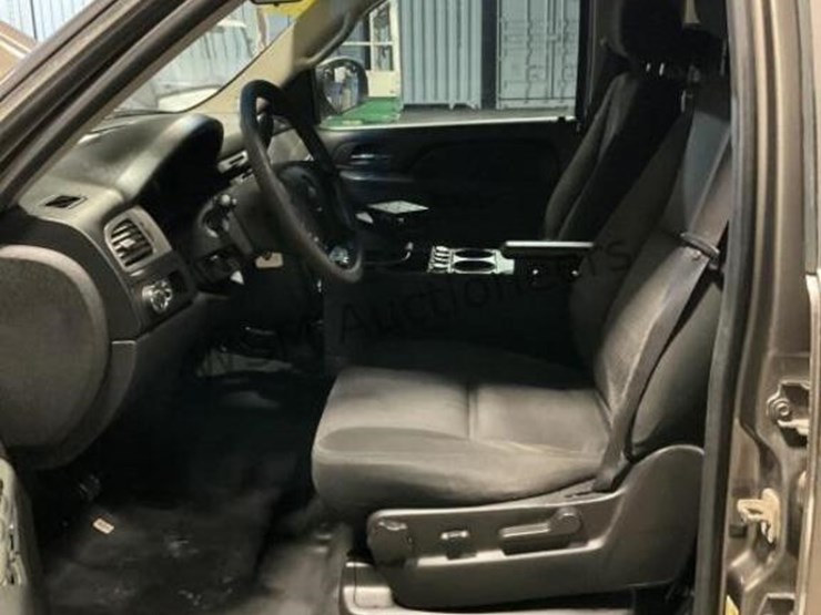 2012-chevrolet-tahoe-image-21