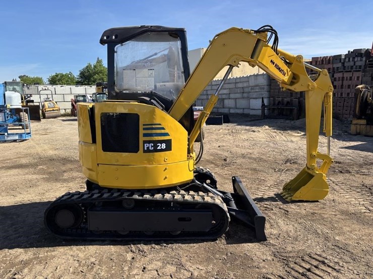 komatsu-pc28uu-2-image-7