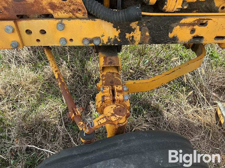 minneapolis-moline-4250-6-2wd-tractor-image-12