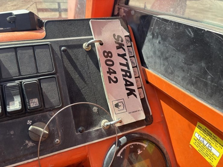 2014-jlg-8042-image-31