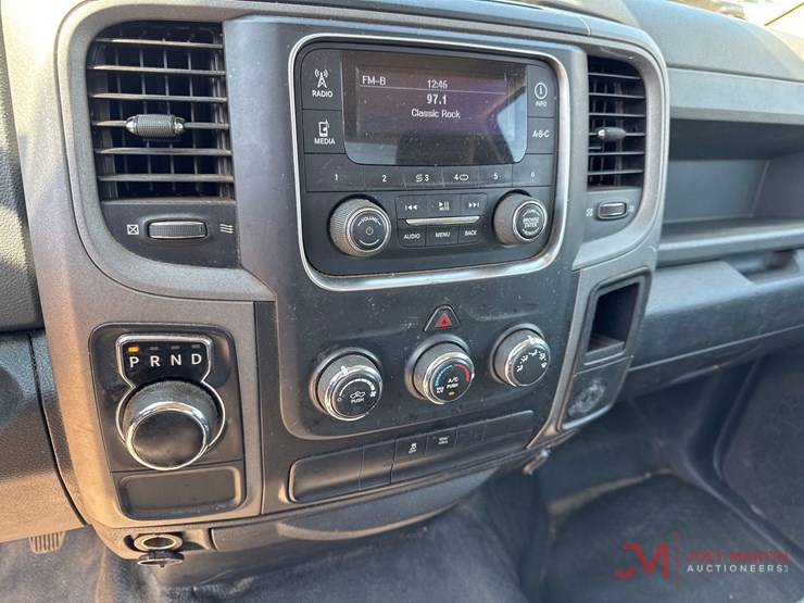 2015-dodge-1500-image-15