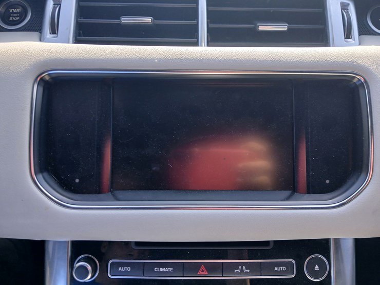 2016-land-rover-range-rover-image-41