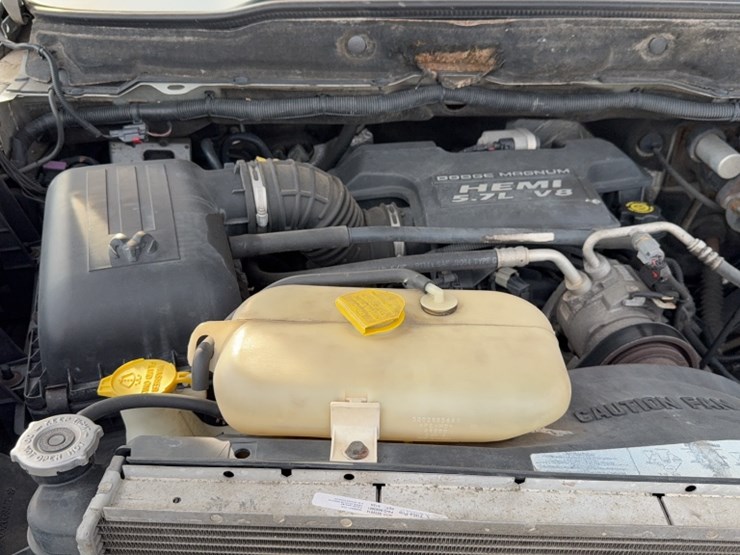 2004-dodge-3500-image-24