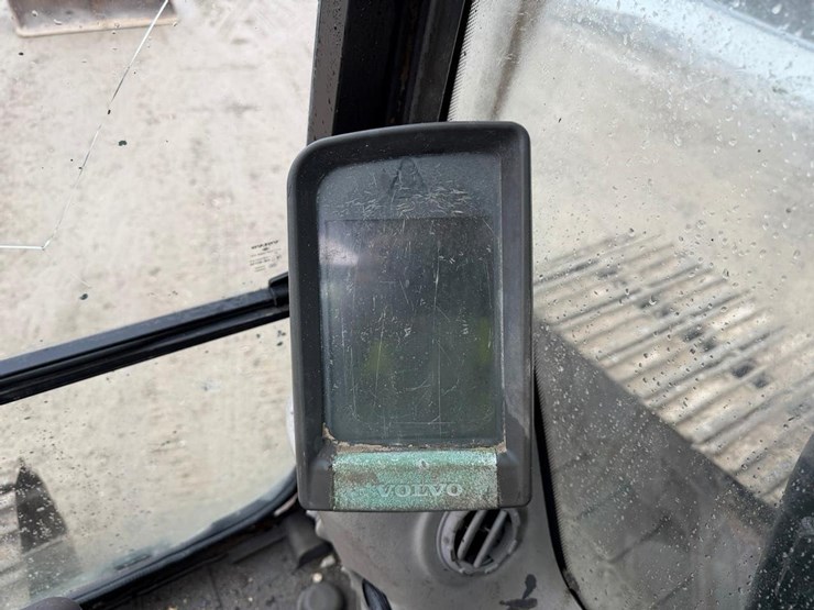 2015-volvo-ec220dlr-image-23