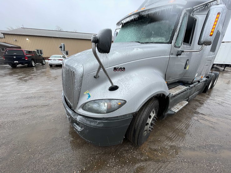 #230-•-2016-international-semi-tractor-(has-wi-title)-(denmark,-wi)-image-9