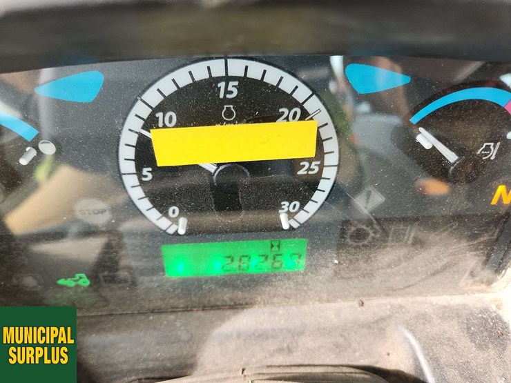 2014-john-deere-6115d-image-7