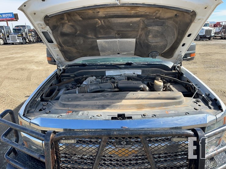 2018-chevrolet-3500-image-14