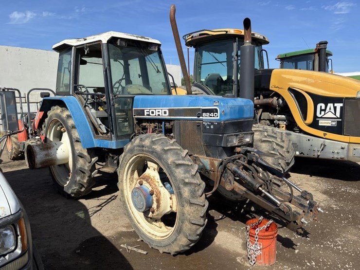 1995-new-holland-8240-image-2