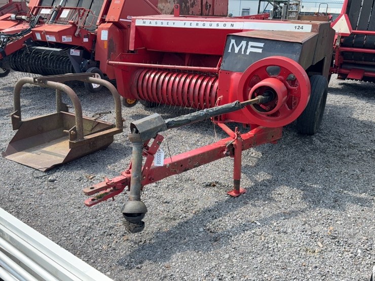 massey-ferguson-124-image-1