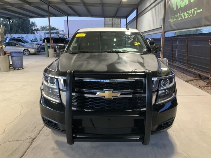 2017-chevrolet-tahoe-image-3