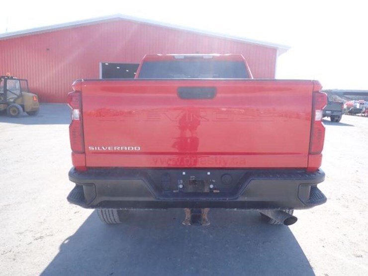 2022-chevrolet-2500hd-image-8