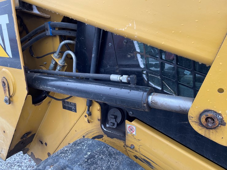 2015-caterpillar-279d-image-25