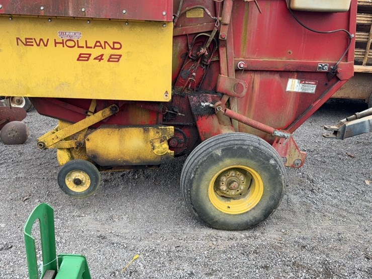 new-holland-848-image-7