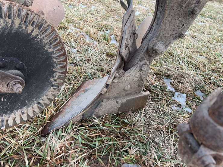 john-deere-four-bottom-plow-image-20