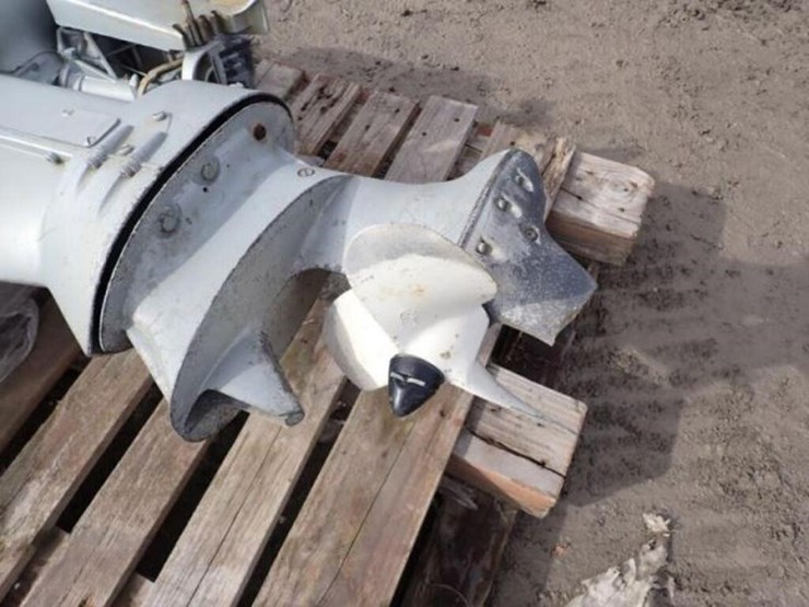 evinrude-lark-ii-40-outboard-motor-image-8