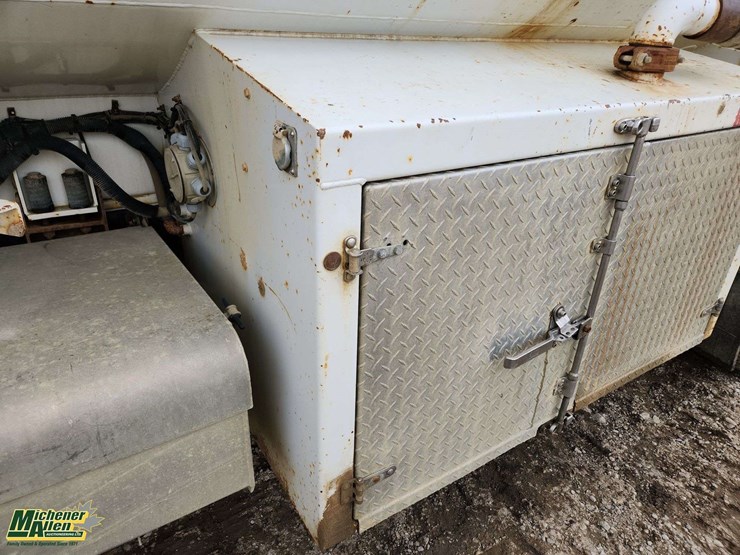 2008-peterbilt-340-image-34