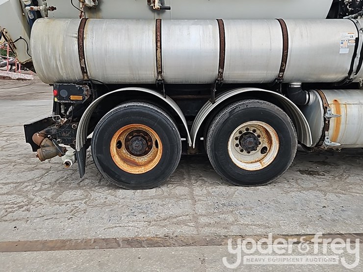 2004-international-7400-image-8