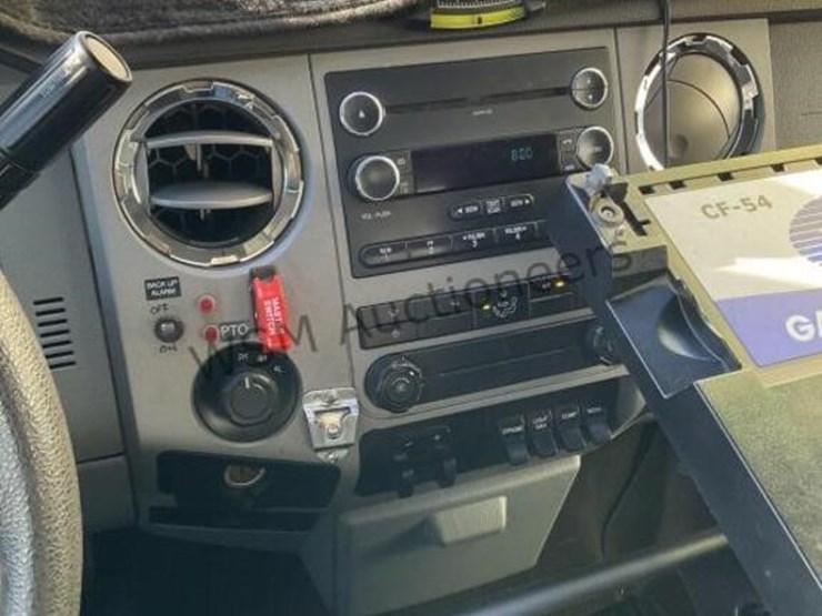 2015-ford-f550-image-22