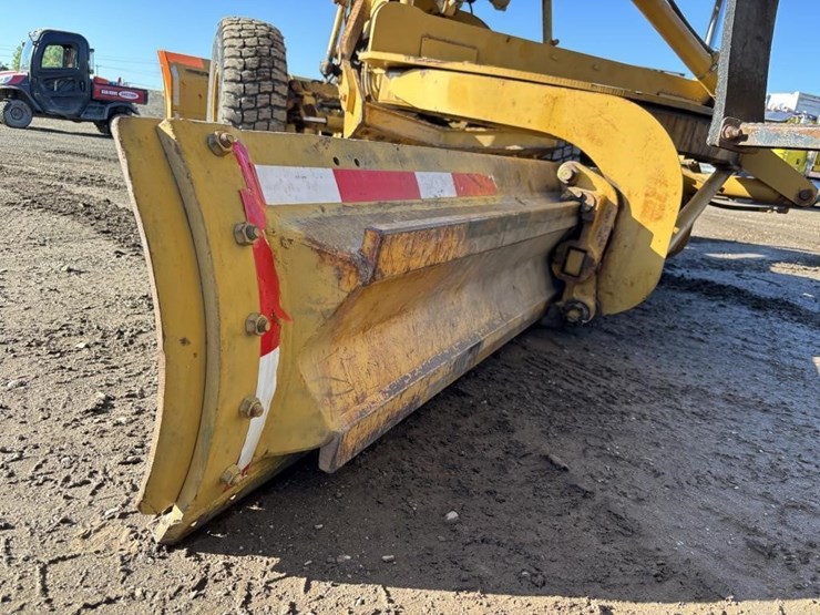 caterpillar-143h-image-9