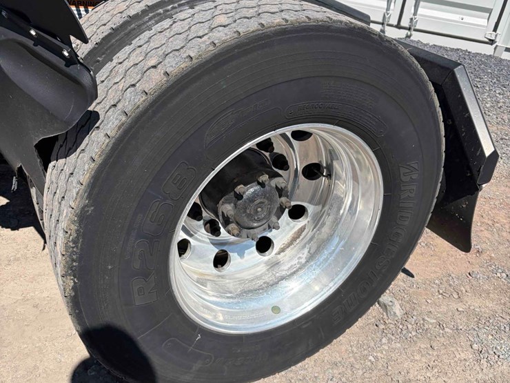 2018-freightliner-cascadia-single-axle-road-tractor-image-7