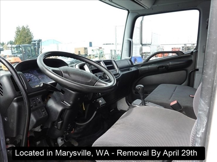 2010-hino-268-image-8