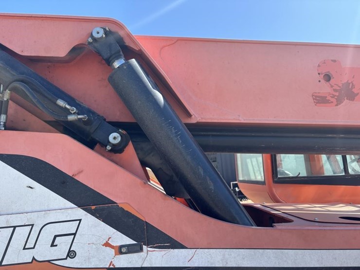 2014-jlg-8042-image-42